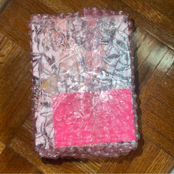 NWT/NIP Lilly Pulitzer Onyx Peony Party candle scented 8oz glass style: 011922 - Picture 7 of 10